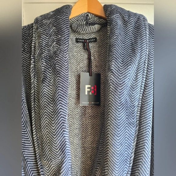 🎉HOST PICK🎉 Frank  Bailey Bath Robe Grey size S/M Men's - Picture 5 of 5